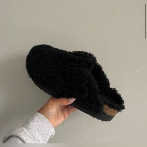 BNWT Black Boston big buckle Teddy Platform sandal